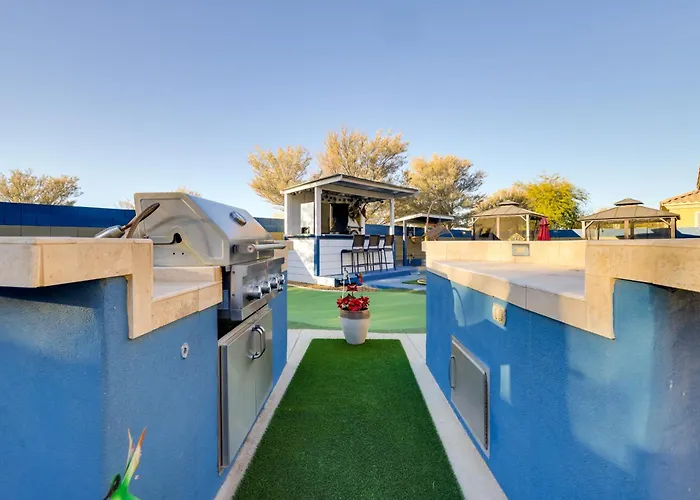 Holiday home Putting & Hot Tub: Retreat!