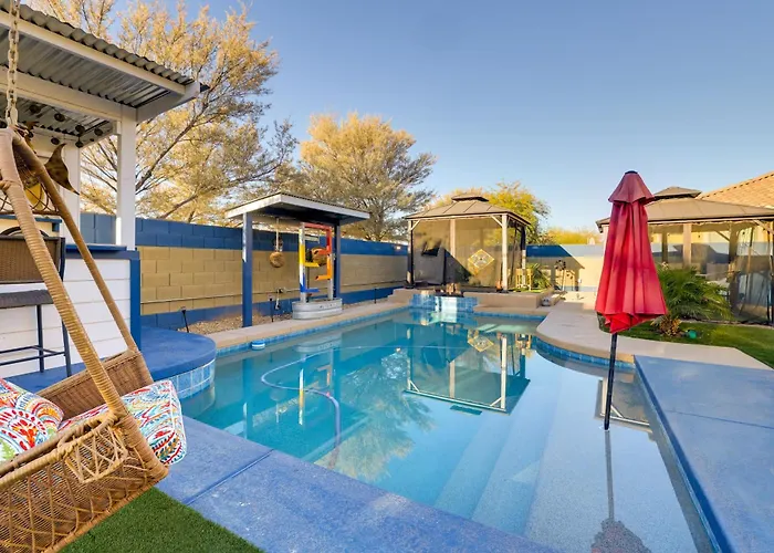 Putting & Hot Tub: Retreat! Holiday home *