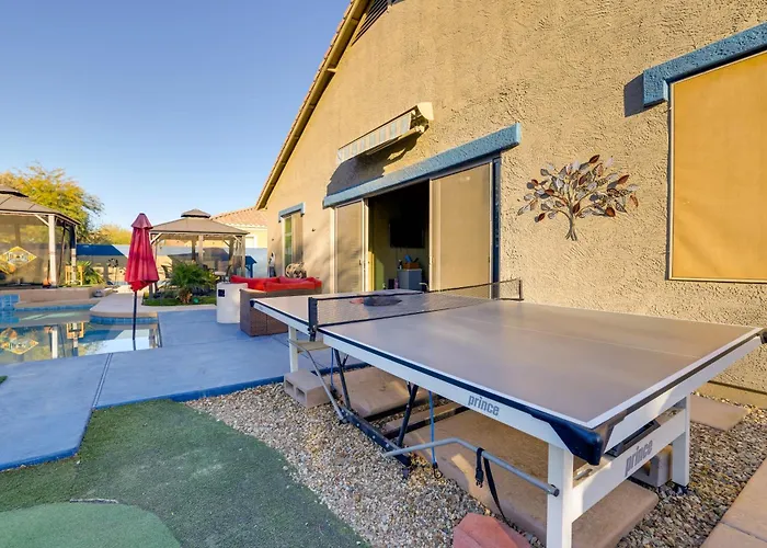 Putting & Hot Tub: Retreat! Goodyear