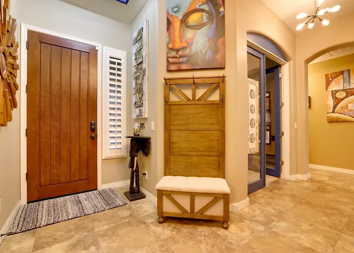 Putting & Hot Tub: Retreat! Holiday home Goodyear